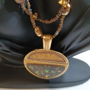 Elegant Gold Toned Pendant Necklace